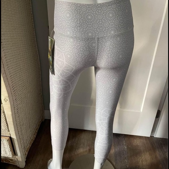 Inner Fire Crops - Picture 3 of 6